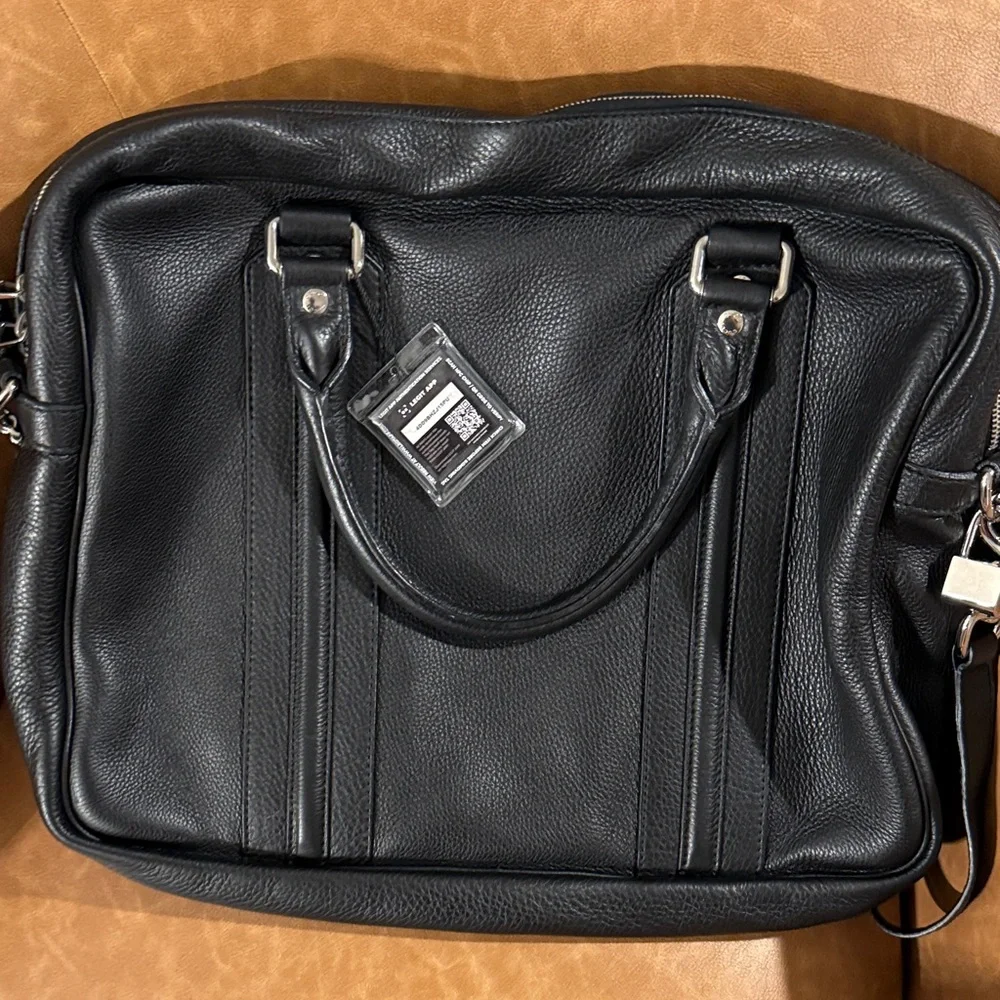 Gucci Black Leather Laptop Case Messenger Men's Bag lock and keys